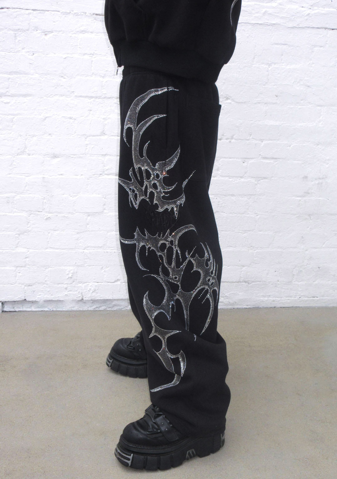CRASH RHINESTONE OVERSIZED SWEATPANTS BLACK