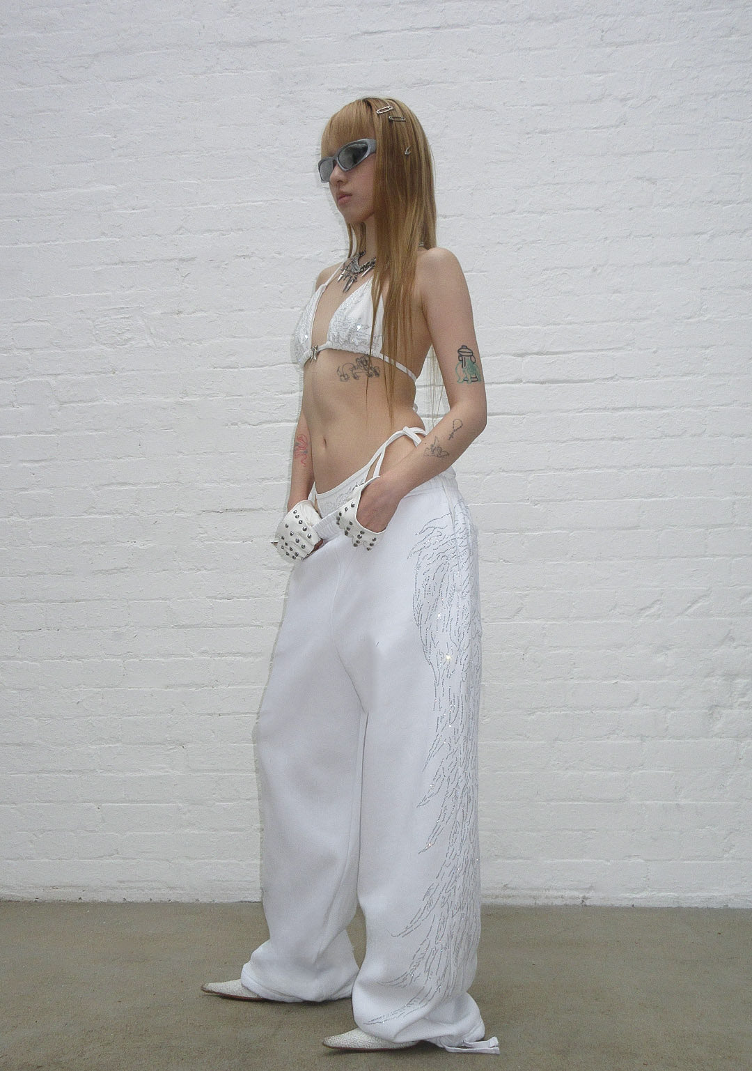 FALLEN RHINESTONE OVERSIZED SWEATPANTS WHITE