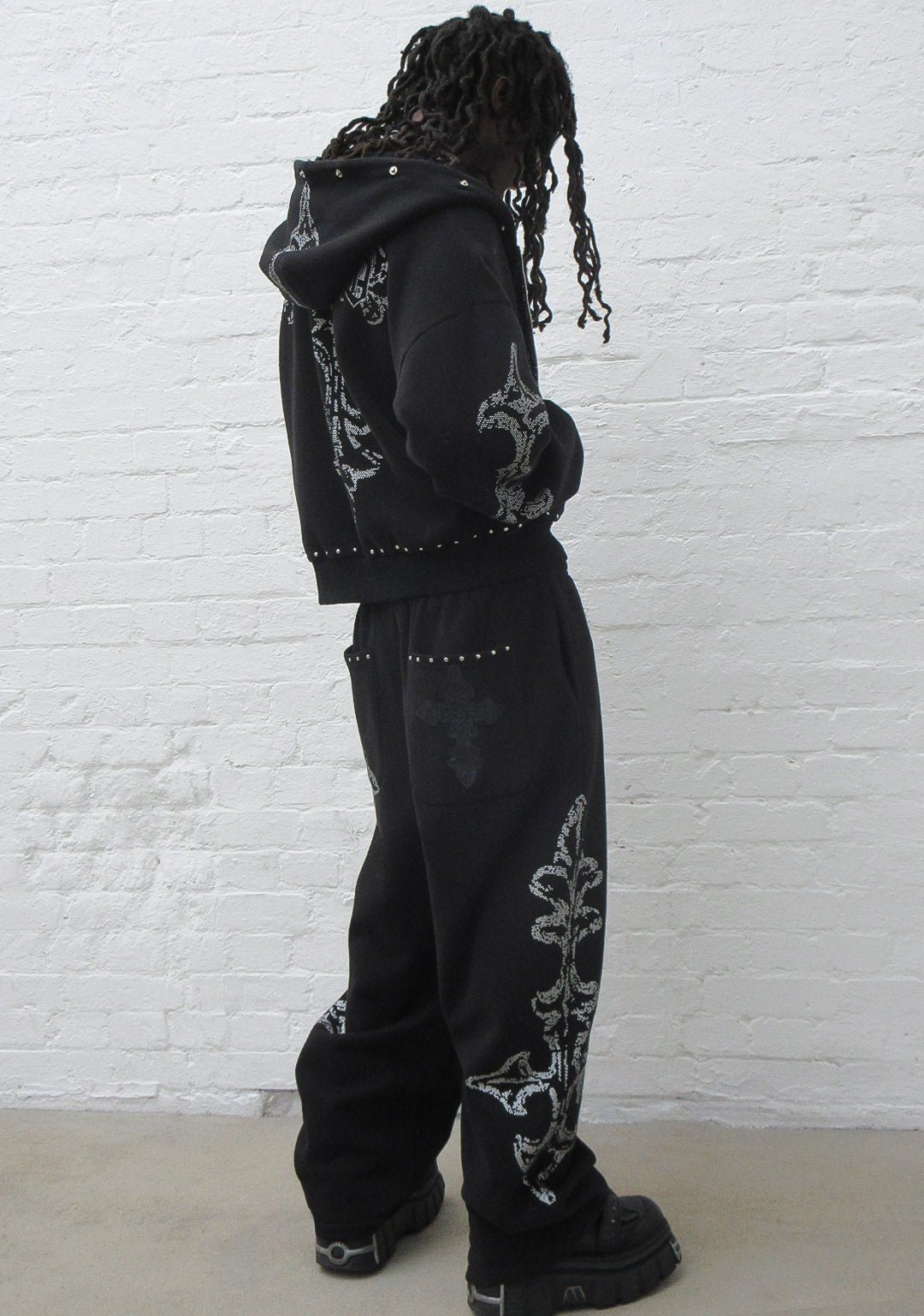 FERAL STUDDED OVERSIZED SWEATPANTS BLACK