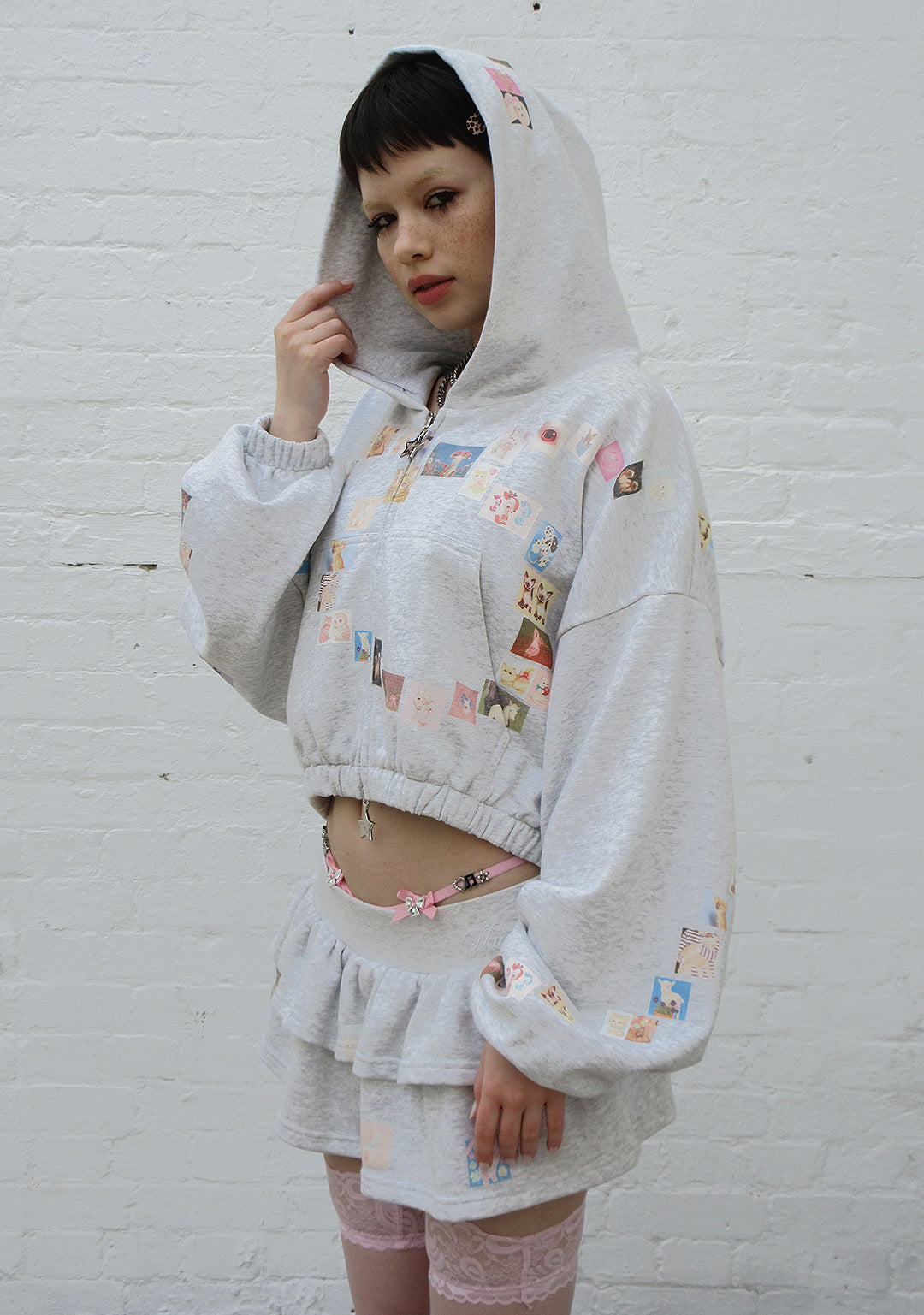 TRINKET MOTIF CROP ZIP HOODIE GREY MARL